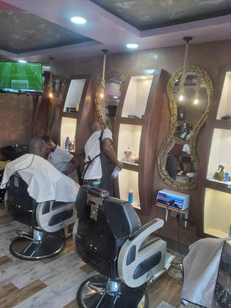 Urban Fab Unisex Saloon